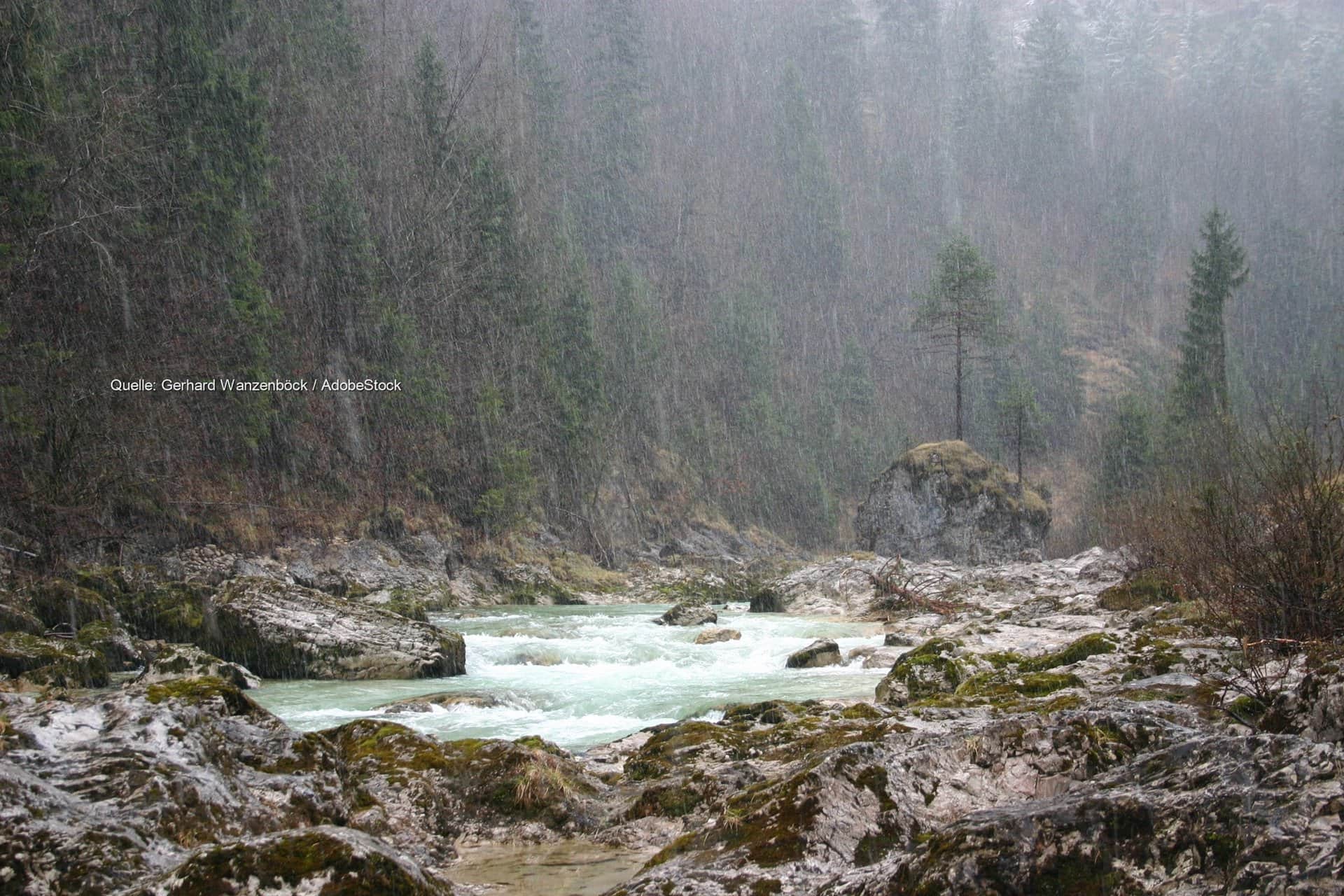 Dauerregen am Alpenrand ab Mittwoch: Bäche können steigen