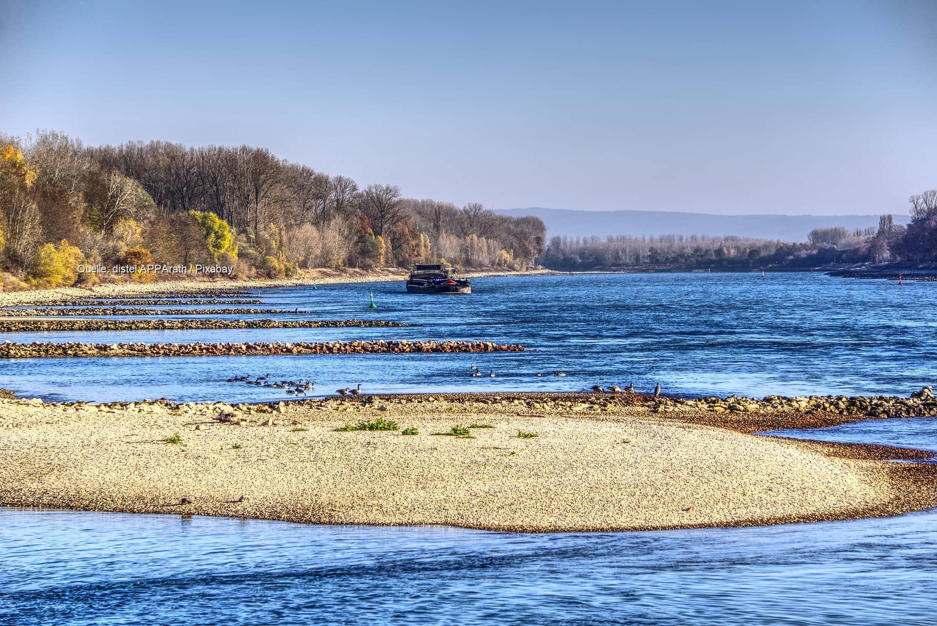 Rhein bei Kaub auf Rekordtief: Schiffe kommen kaum durch