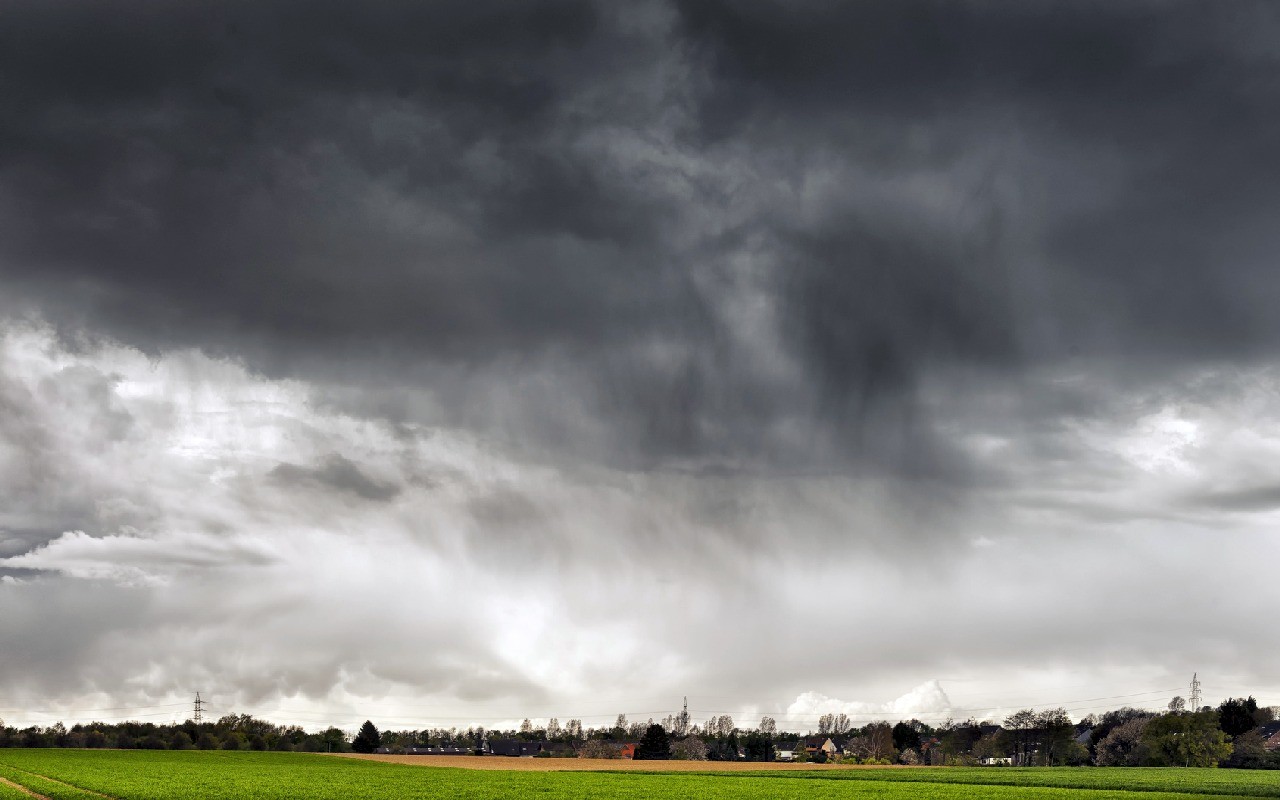 Regen Im Norden, Sonne Im Südosten. Windig