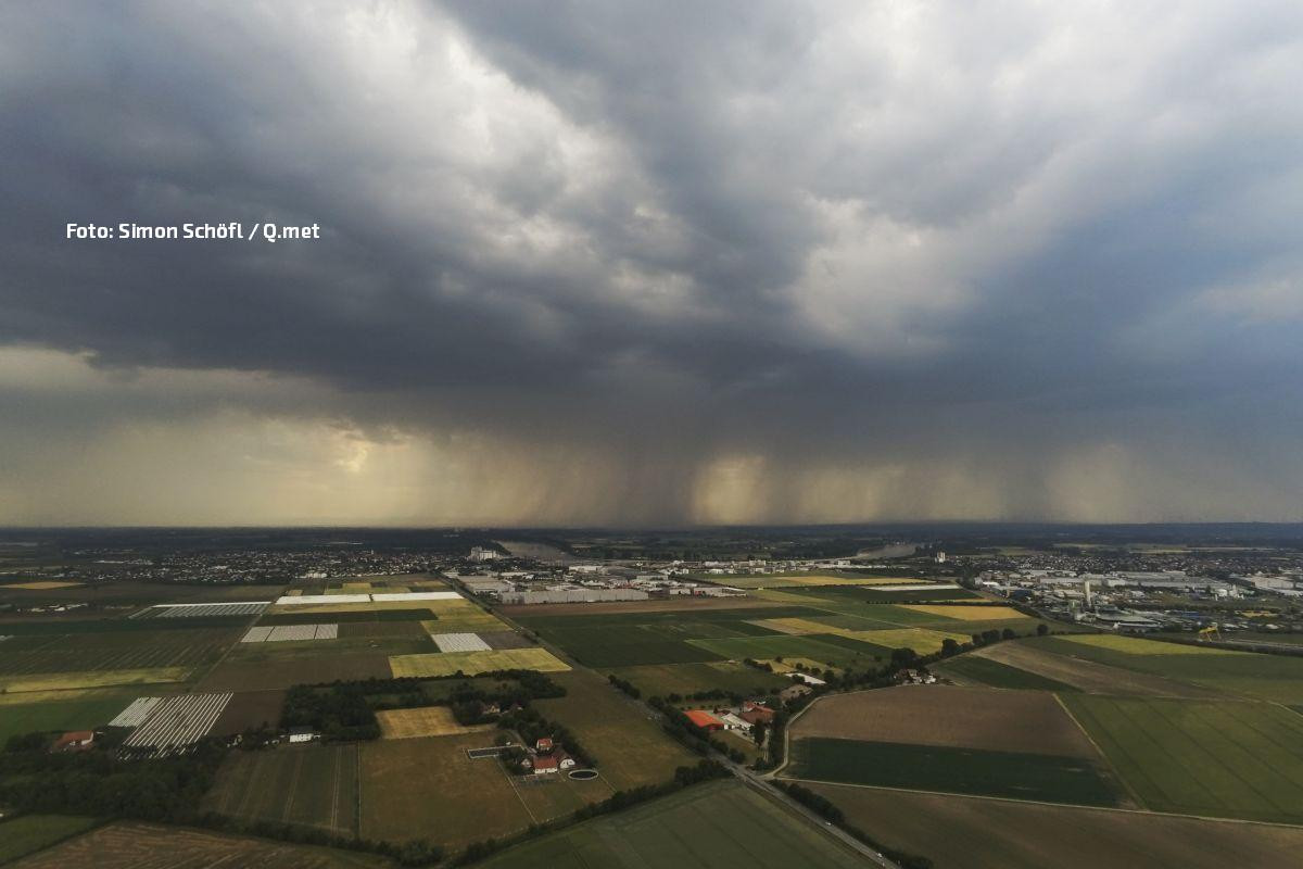 Unwetterartiger Starkregen Macht Sich Breit