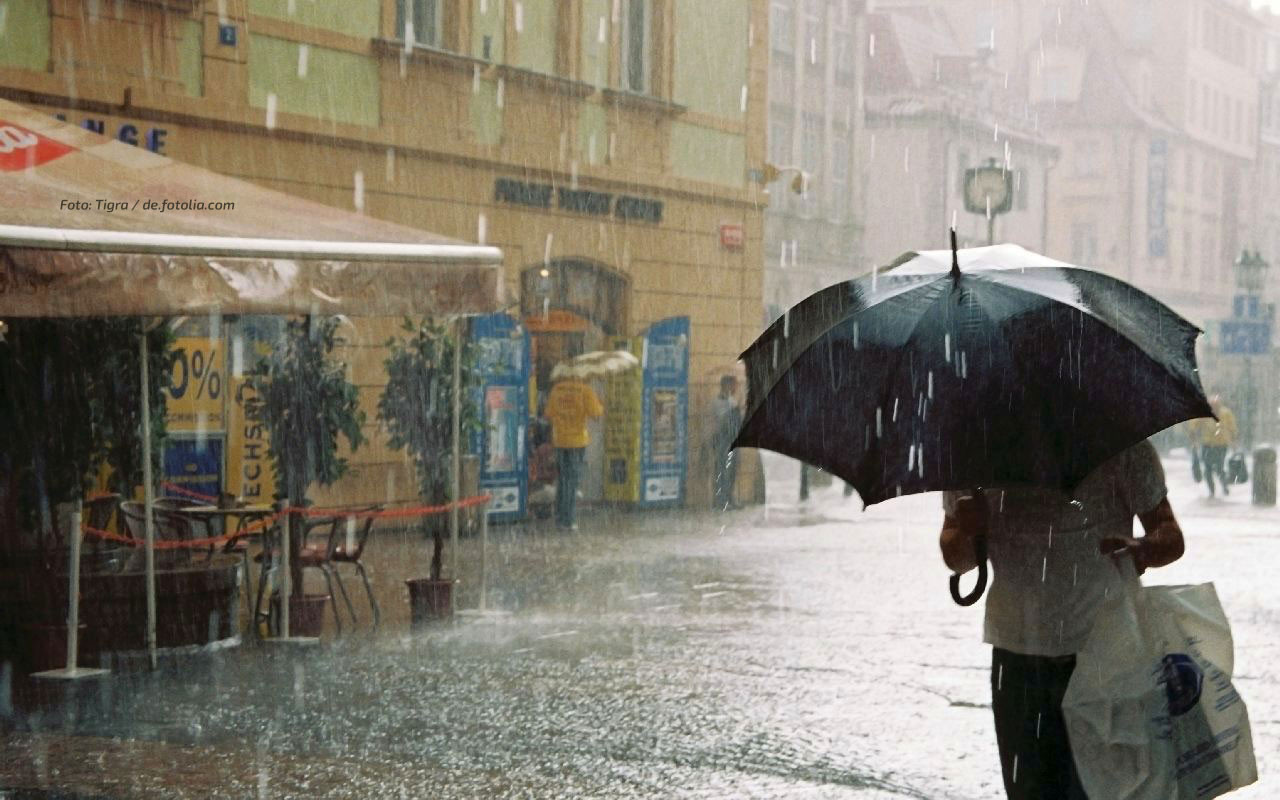 Ungemütliches Wochenende: Gewitter und im Südosten Dauerregen